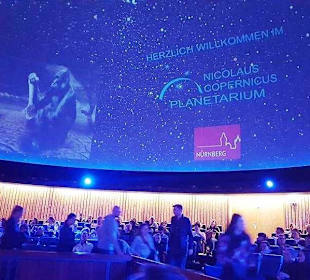 Im Planetarium Nürnberg drinnen