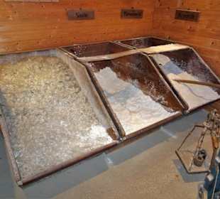 Im Lager der Glashütte Gernheim