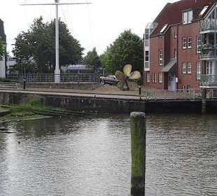 Südseite Binnenhafen mit Model Schiffschraube