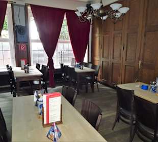 In den Gasträumen "Im Goldenen Ring"