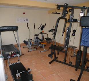 Kraftraum das die Feuerwehrleute fit bleiben