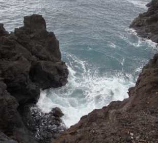 Felsen und Wasser