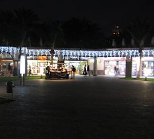 Weihnachtsbeleuchtung überall am Boulevard