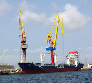 Entladung eines Frachters