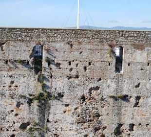 Die zerschossene Festung