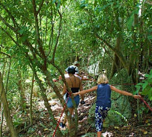 Aufstieg zur kleinen Höhle