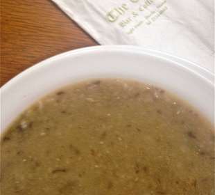 Linsensuppe im Café deutsch maltesischer Zirkel