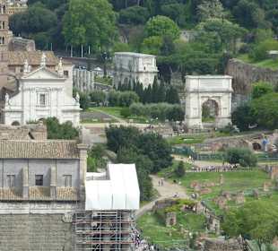 Konstantinsbogen und Titusbogen