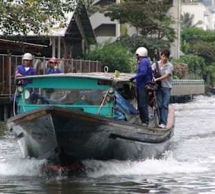 Linienboot am Klong San Sap
