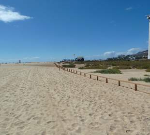 Strand und Leuchtturm