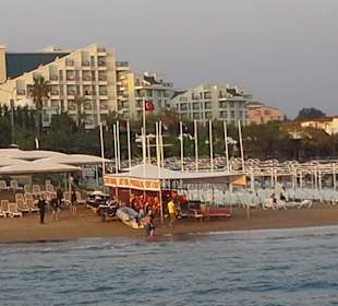 Blick aufs Hotel Royal Atlantis Spa & Resort vom Steg