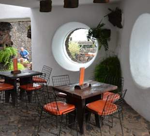 Cafe vor dem Ausgang