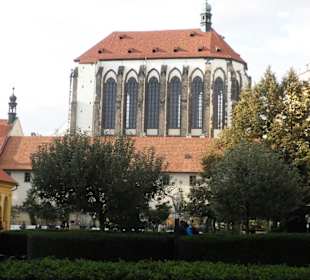 Franziskanergarten mit Kloster