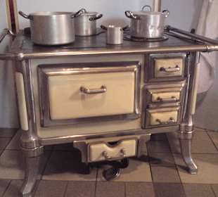 Schöner alter Kohleofen im Roscheider Hof in Konz