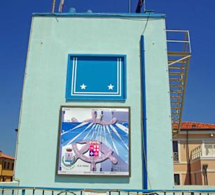 Die Sonnenuhr am Turm