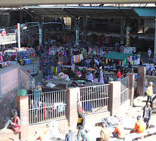 Auf der anderen Straßenseite