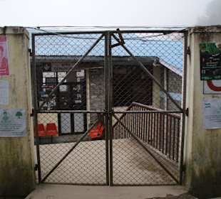 Eingang zur Abfertigungshalle