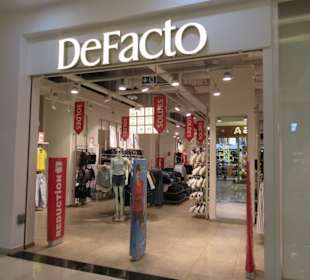 Geschäfte in der Menara Mall