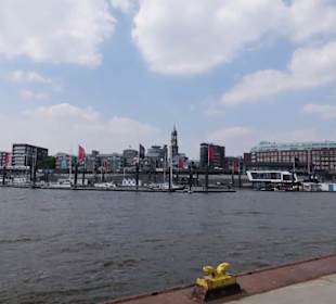 Dort drübe sind die Landungsbrücken