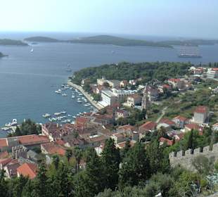 Blick von Burg auf die Stadt Hvar
