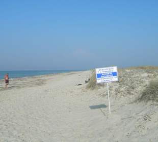 Strand mit Schild