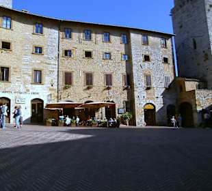 San Gimignano - aus der Nähe - aus der Ferne