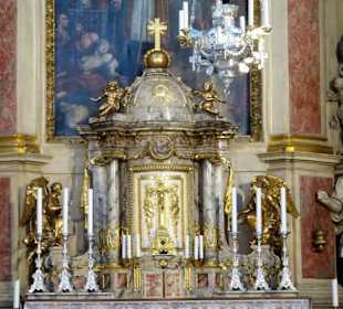 Der Hauptaltar der Martinskirche
