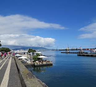 Spaziergang entlang Hafen