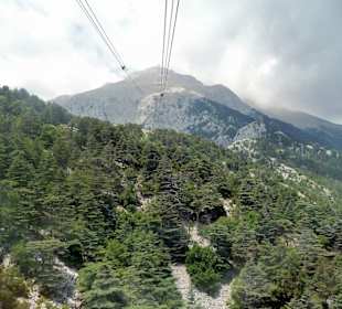 Berg mit Wolkenmütze