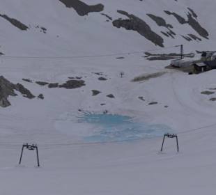 Blick auf einen kleinen Gletschersee