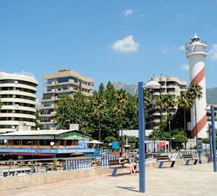 Betonklötze an der Promenade