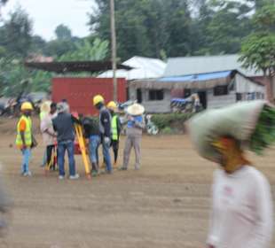 Staatsbeamte beim Vermessen
