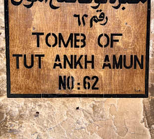 Eingangsschild Tut Ankh Amun