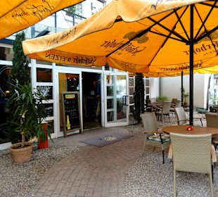Terrasse vor dem Eingangsbereich