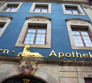 Auch hier Wappen über dem Eingang