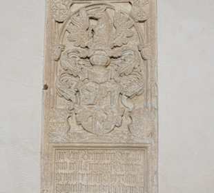Epitaph in der Außenwand
