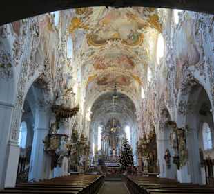 Blick ins Kirchenschiff