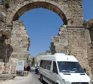 Einfahrt nach Side Altstadt