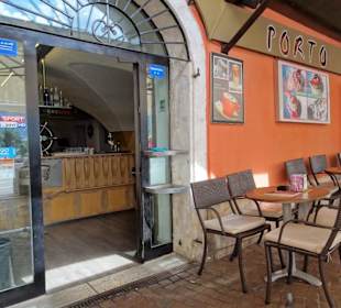 Eingang zur Yachting Bar Porto