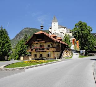Burg Mauterndorf mit Schloßmoarhaus