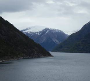 Spektakulare Fahrt durch den Fjord