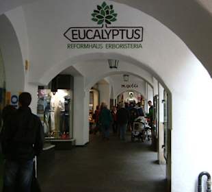 Shoppingarkaden in Meran