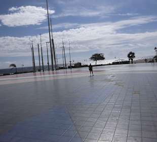Piazza artistica sul lungomare Pocillos