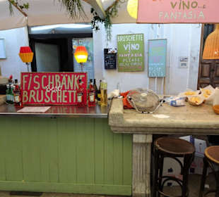 Zentraler Tresen der Fischbänke