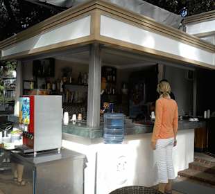 Am Strand gibt es unzählige Restaurants und Cafes
