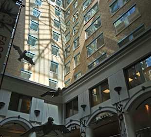 Lichthof im Cours Mont-Royal