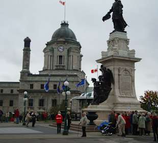 Place d'Armes with the statue of Samuel de Chamber