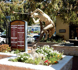 Statue mit Shops-Verzeichnis
