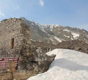 Georgische Heerstraße -Kreuzpass,Ruine