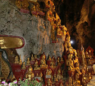 In jeder Nische stehen die Buddhas